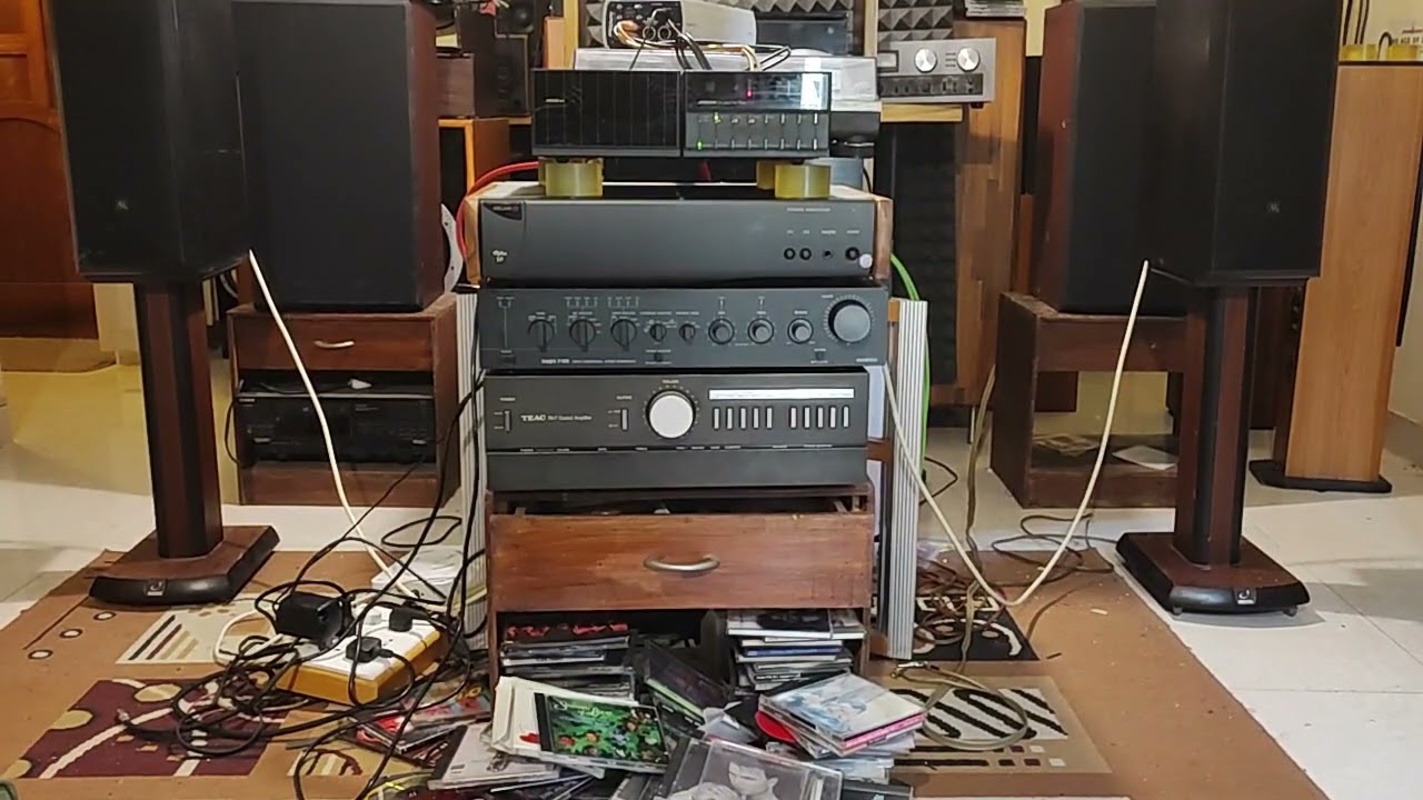 Meridian CD and Pre amplifier Arcam Alpha 10 power amplifier AR 308 HO speakers