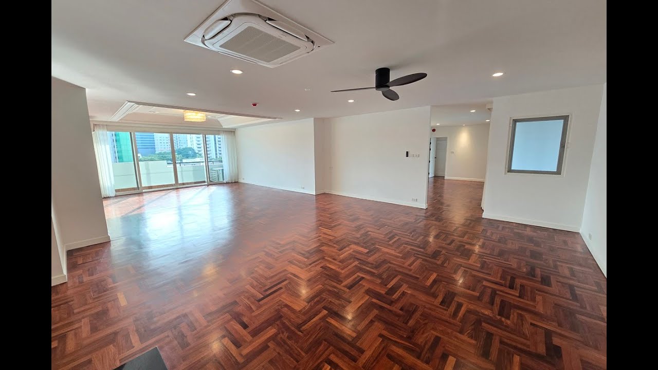 Pet Friendly 4 bedroom with large balcony near BTS Phrom Phong