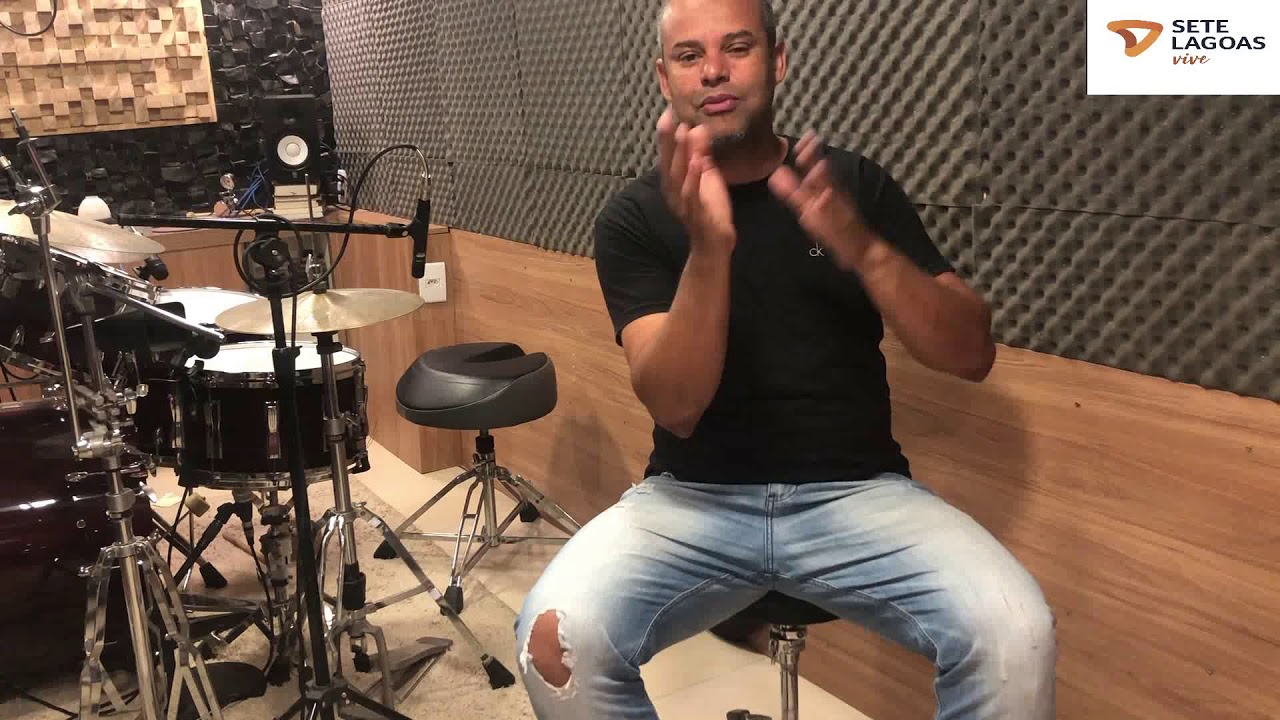 A história da bateria, e o samba no Brasil ( Modos da bateria no samba ) por Markus Kupertino .