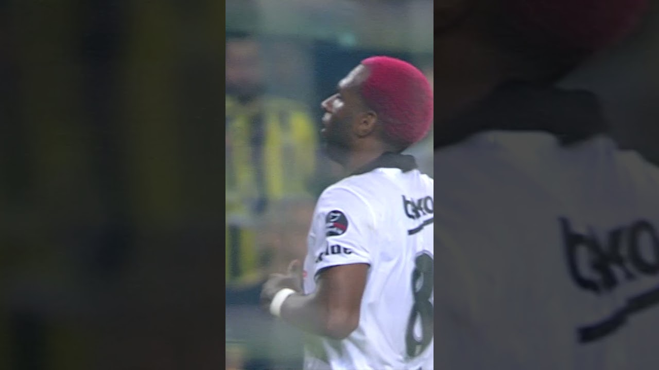 🚀 Ryan Babel Beşiktaş'ı Kadık&ouml;y'de &Ouml;ne Ge&ccedil;iriyor #shorts #beşiktaş #babel