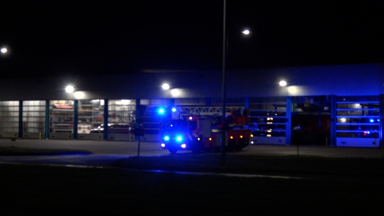 PRIO1 | Uitruk Autoladder brandweer Lelystad | Assistentie Ambulance afhijsen 25-5152