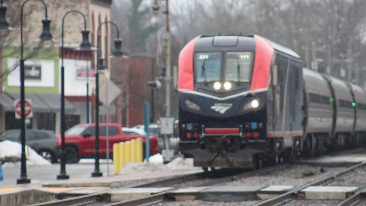 AMTK P094 and CSX M407 at Ashland (photo blurry due to rain)