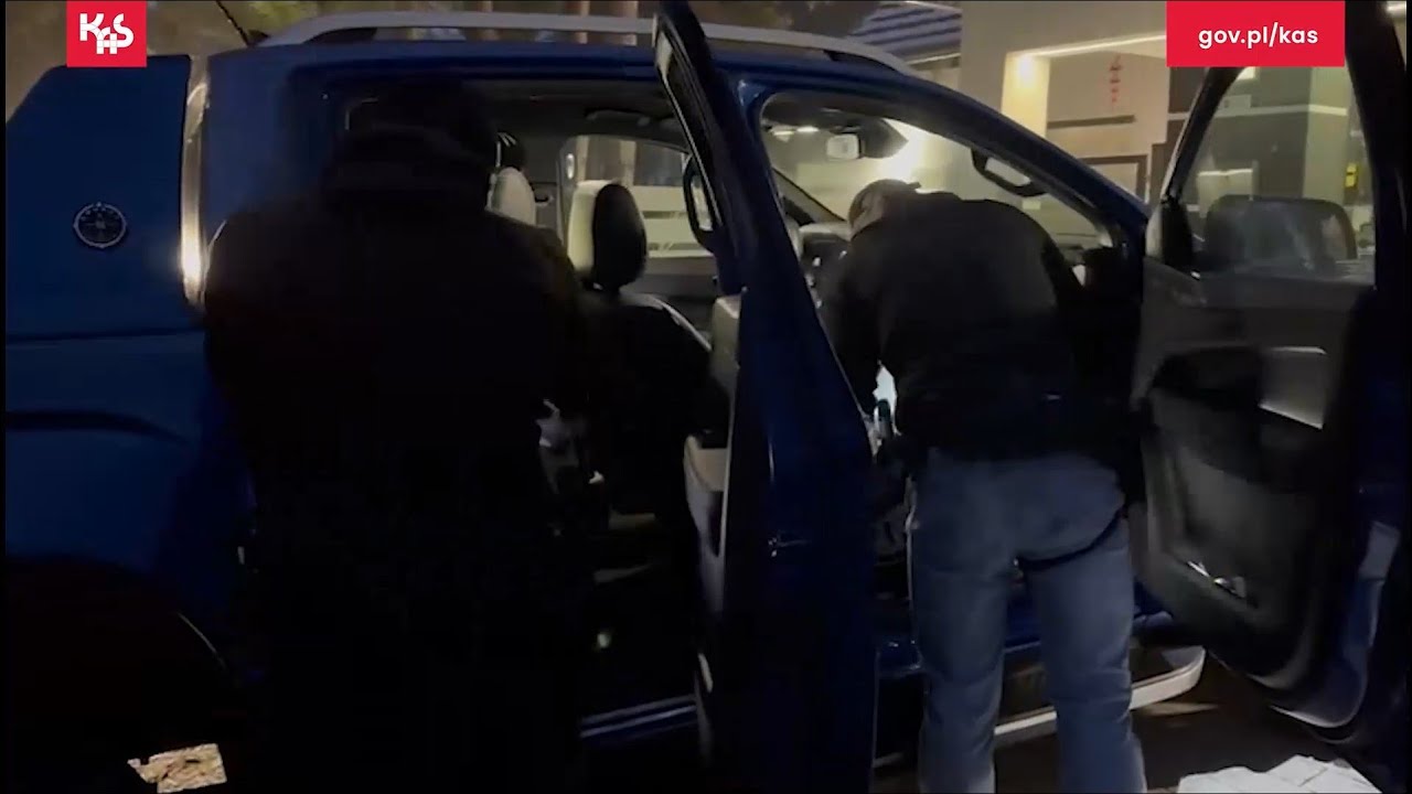 KAS rozbiła grupę przestępczą, kt&oacute;ra zajmowała się fikcyjnym obrotem paliwami