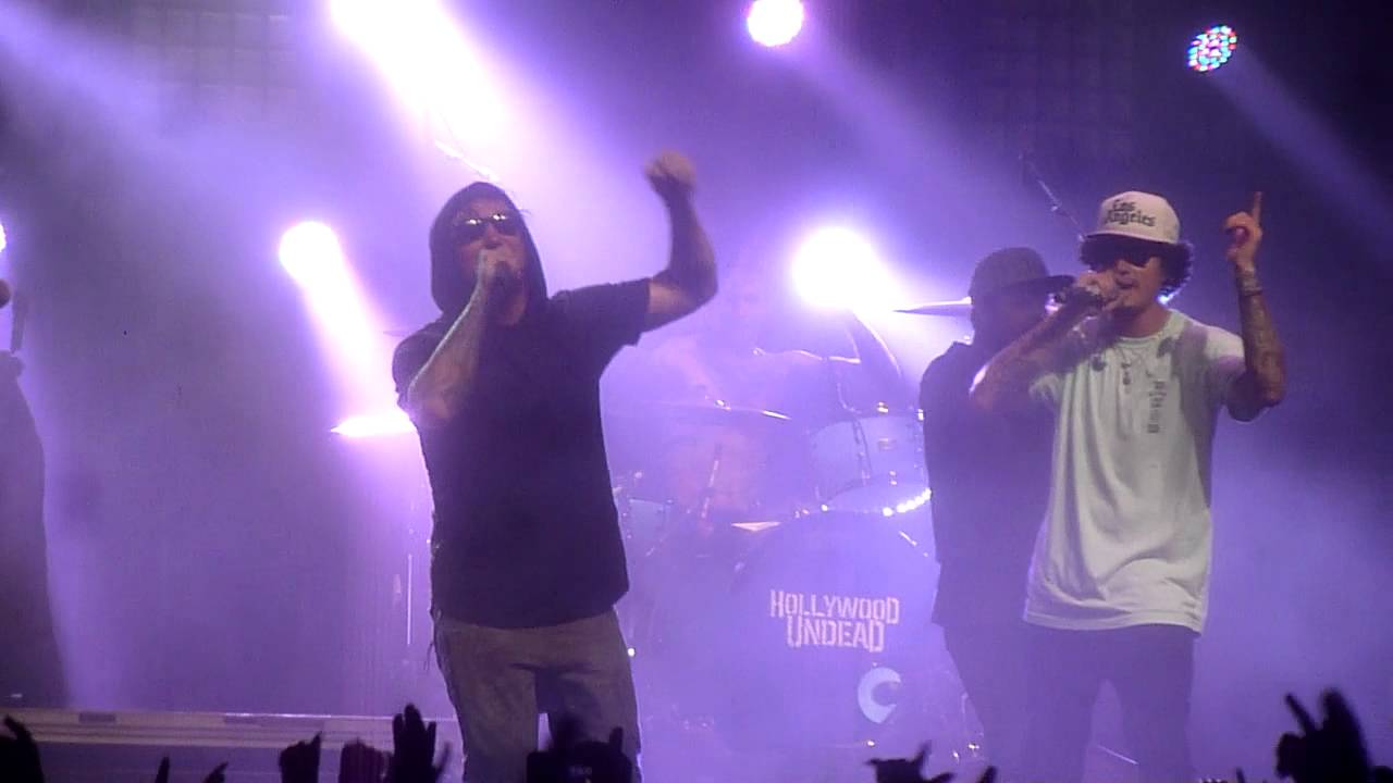 Hollywood Undead - Intergalactic/Apologize/Bullet/Gin & Juice/California/No. 5 (Live in Montreal)