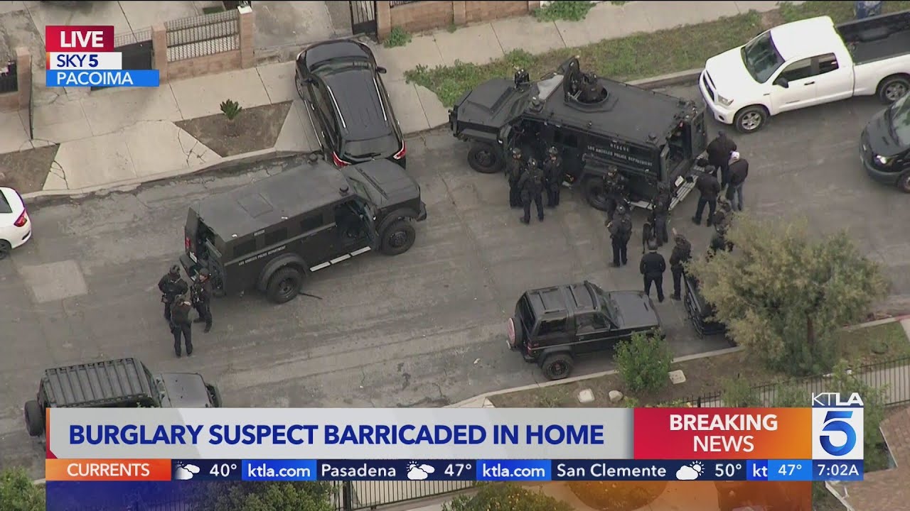 Burglary suspect barricaded in Pacoima home