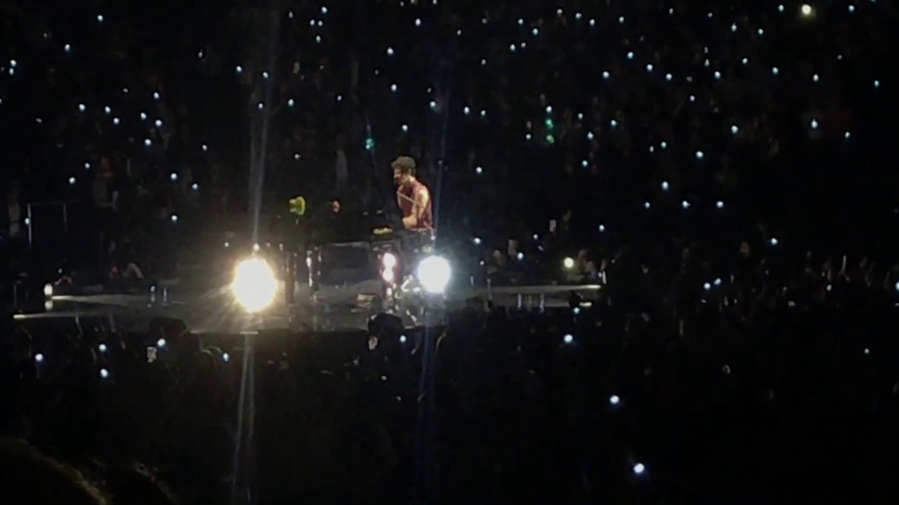 Shawn Mendes - I Wanna Dance With Somebody/Acoustic Medley/Life of the Party