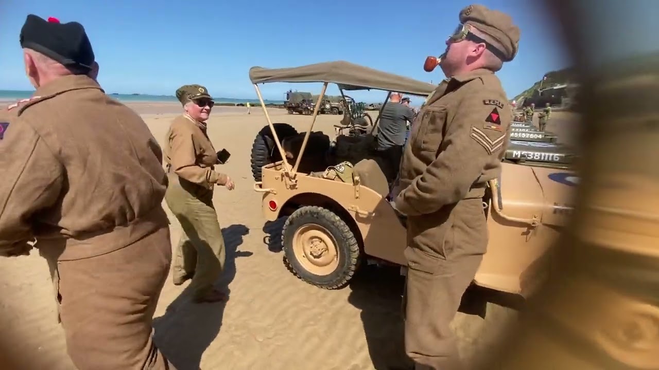 A day at the beach (gold)