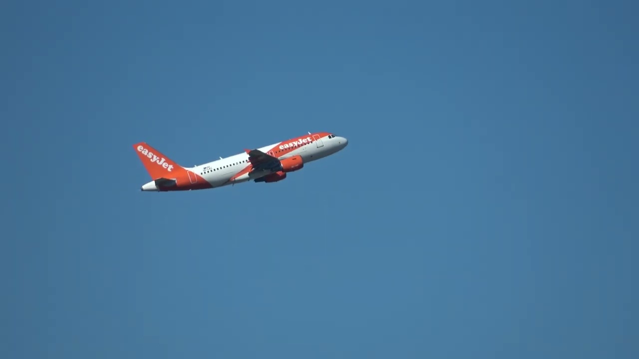 EasyJet Lufthansa Airbus A319 take off Athens Airport