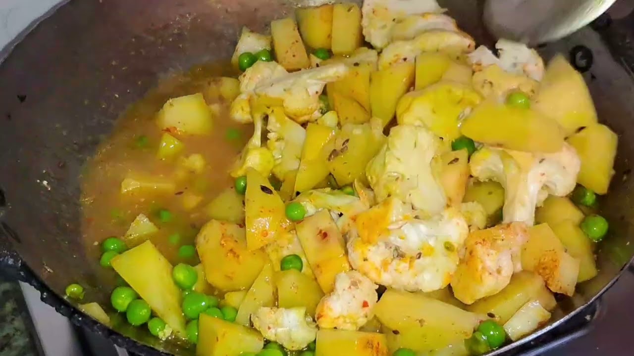 aloo gobi without onion garlic#shorts​ #shortsvideoviral​#youtubeshorts​ #shortsvideoviral​ #shorts 