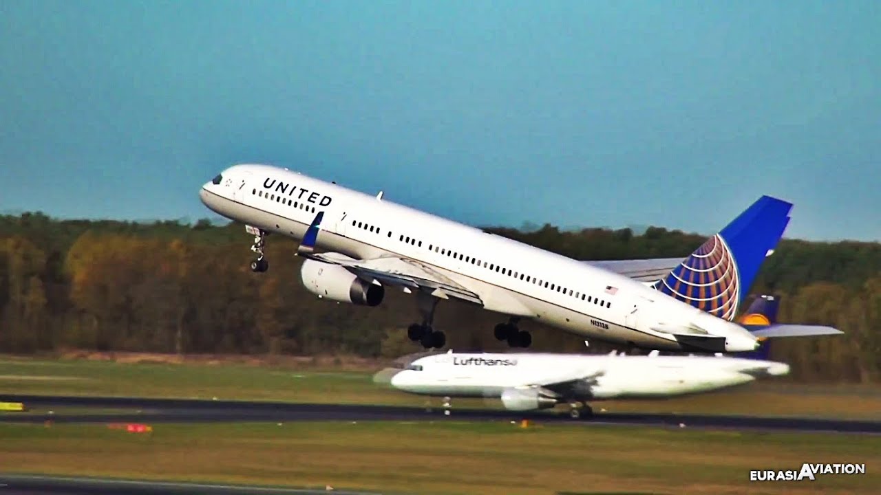 United Airlines Boeing 757-200 Pushback, Cross-Bleed Start and Takeoff | Berlin-Tegel (ATC)