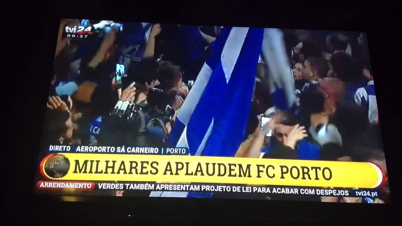 Grande rece&ccedil;&atilde;o dos adeptos do Fc Porto na chegada da equipa ao Aeroporto.IMPRESSIONANTE
