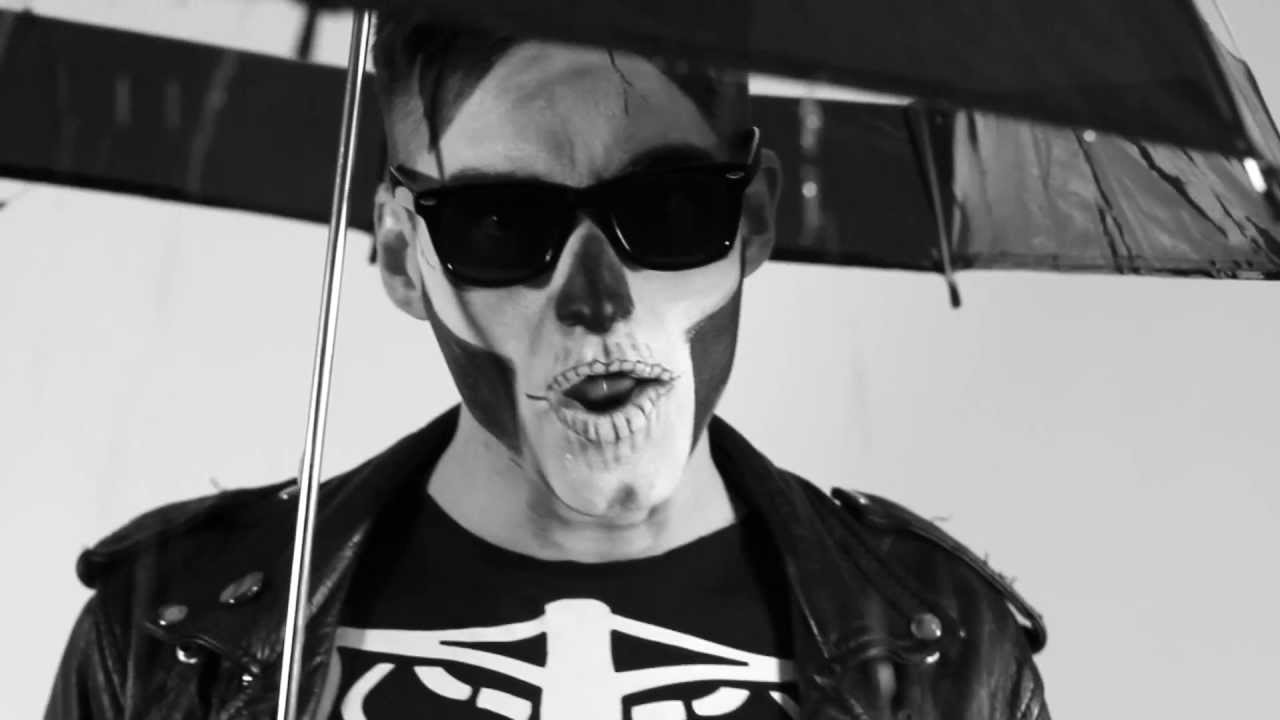 The Vestals - Seventeen (Official Video)