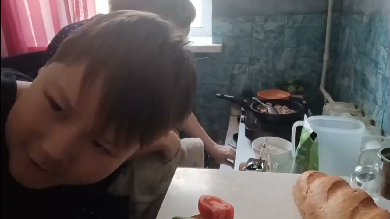 я инвалид. мой завтрок с внуком.