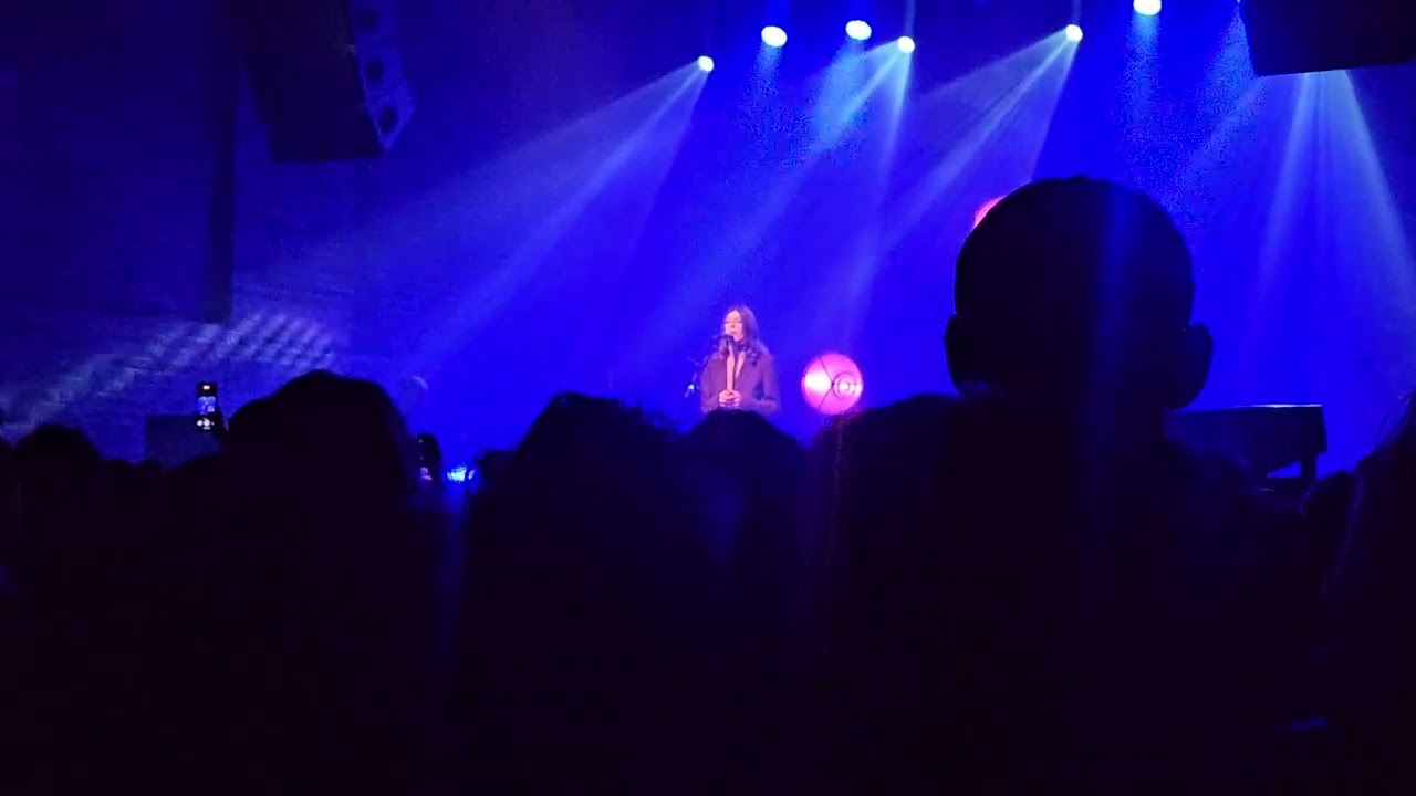 qendresa - undercover lover (Live in LDN)