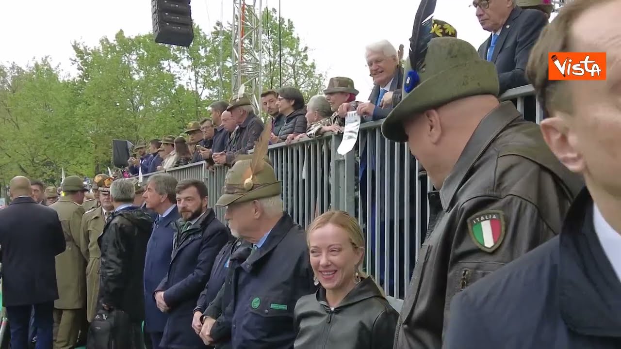 Giorgia Meloni e Crosetto all'adunata degli Alpini a Udine