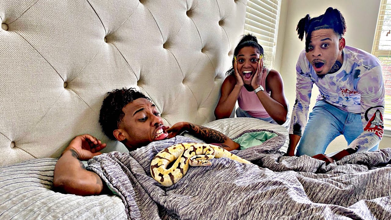 I'VE NEVER SEEN JACK THIS SCARED (SNAKE PRANK ON BOYFRIEND)💔