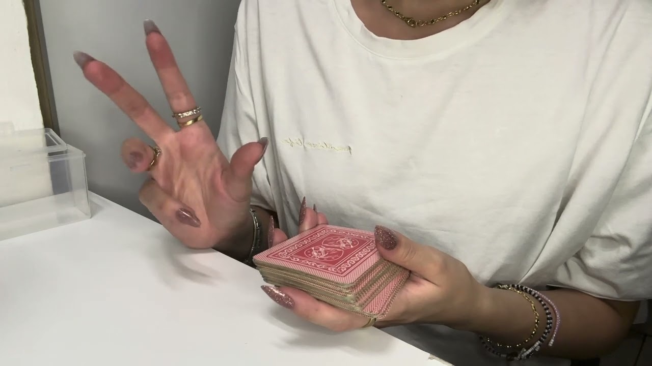 ASMR Cartomanzia Roleplay ✨ Lettura delle Carte tra Sussurri e Magia