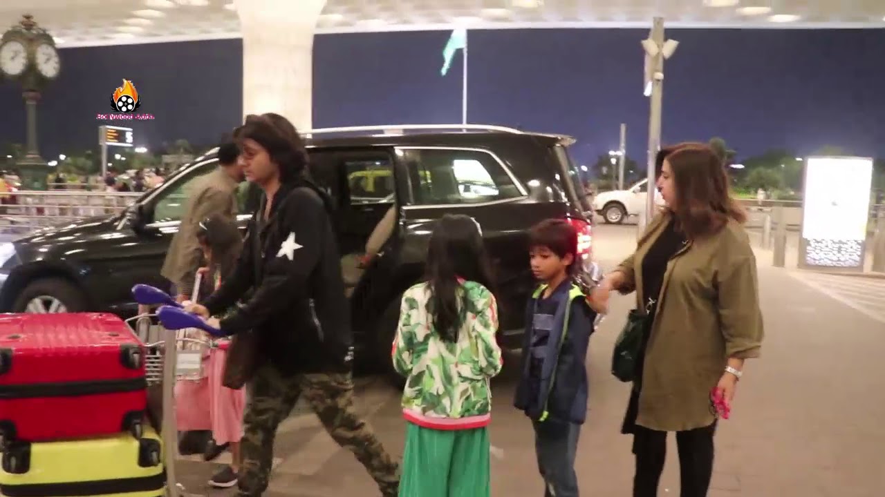 Farah Khan & Shirish Kunder with Kids Spotted at Airport .