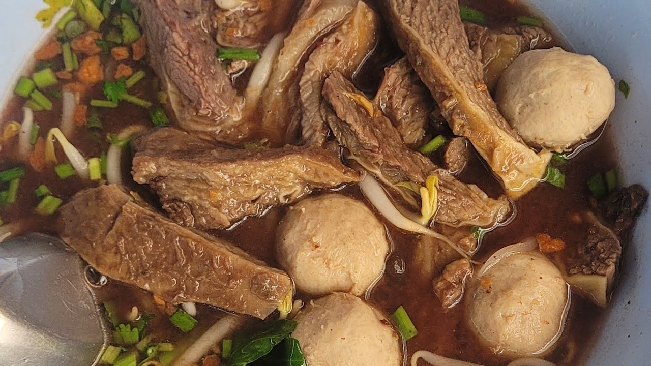 กินกั๋วยเตี๋ยวเนื้อแซบๆ  อร่อยจุใจขนาด