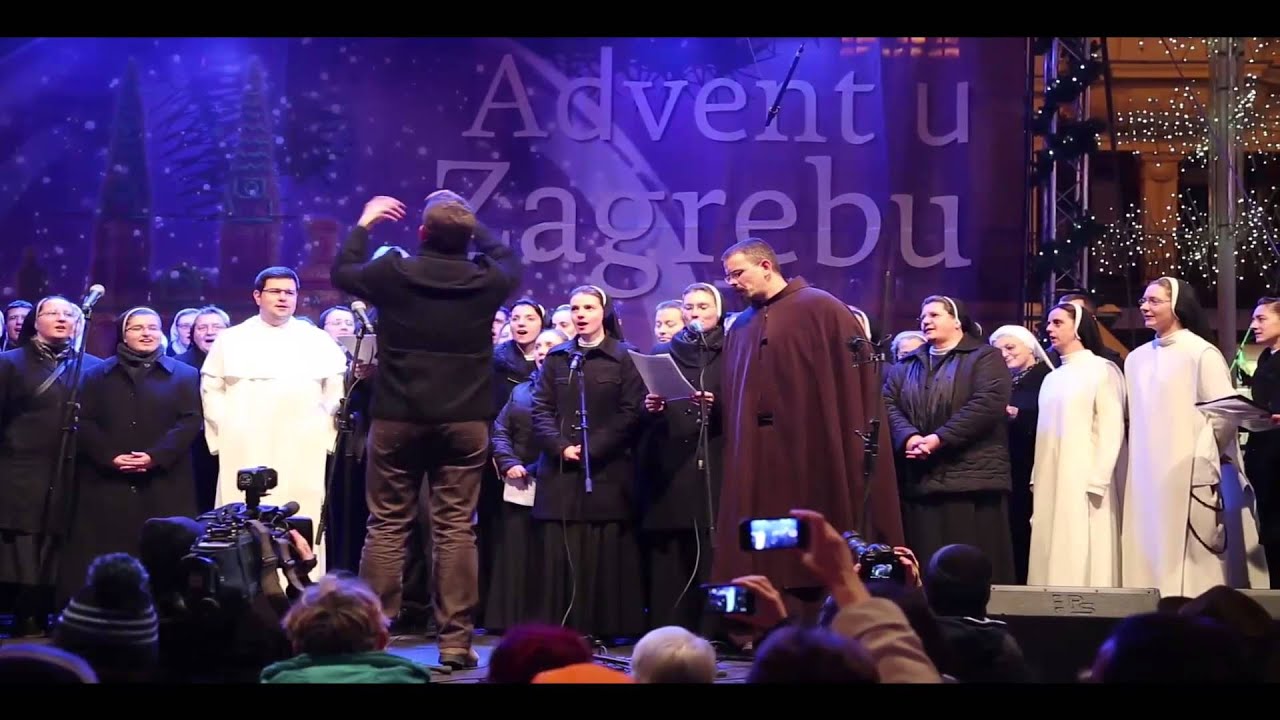 Redovnički band aid - čestitka za Papin rođendan uz nastup na trgu