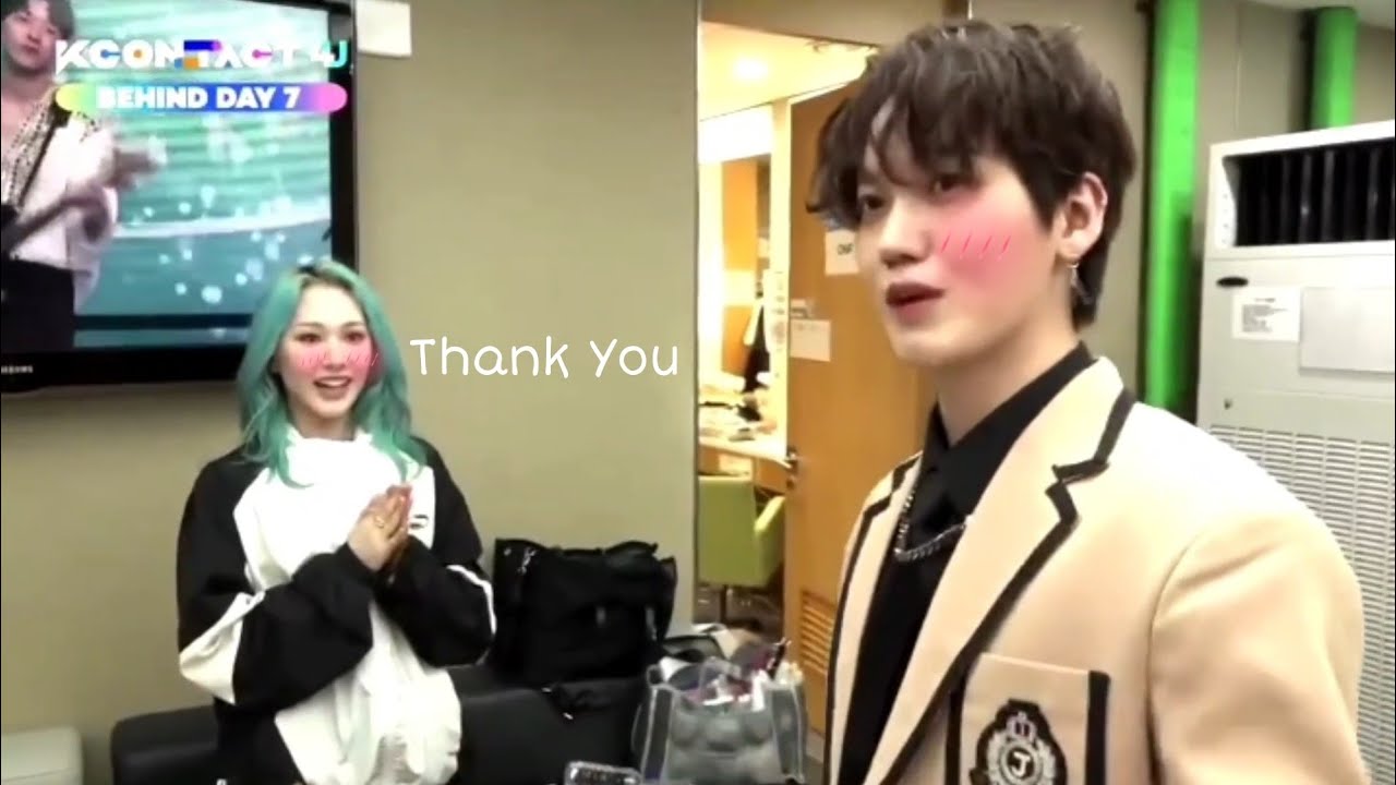 EVERGLOW INTERACTION WITH IDOLS