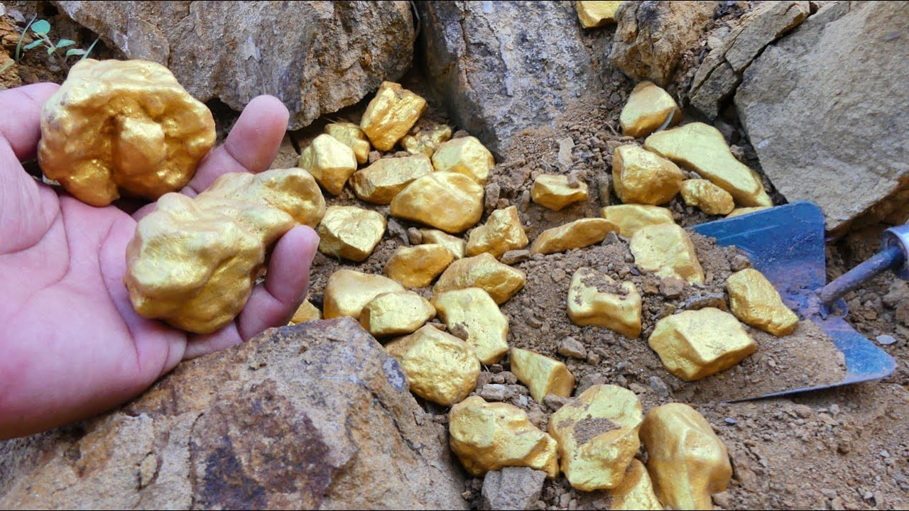 Gold Hunting! Searching for Gold Nuggets at Mountain worth Million $$