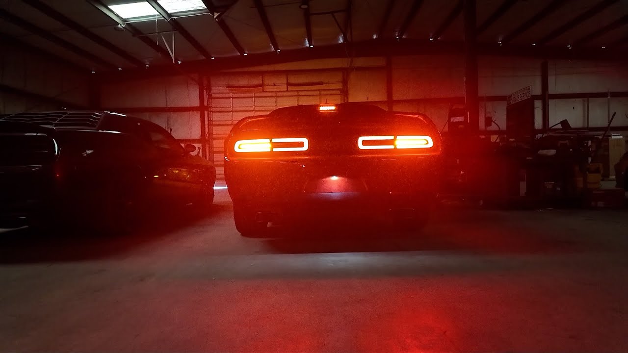 Dodge Challenger SRT 392 Cold Start