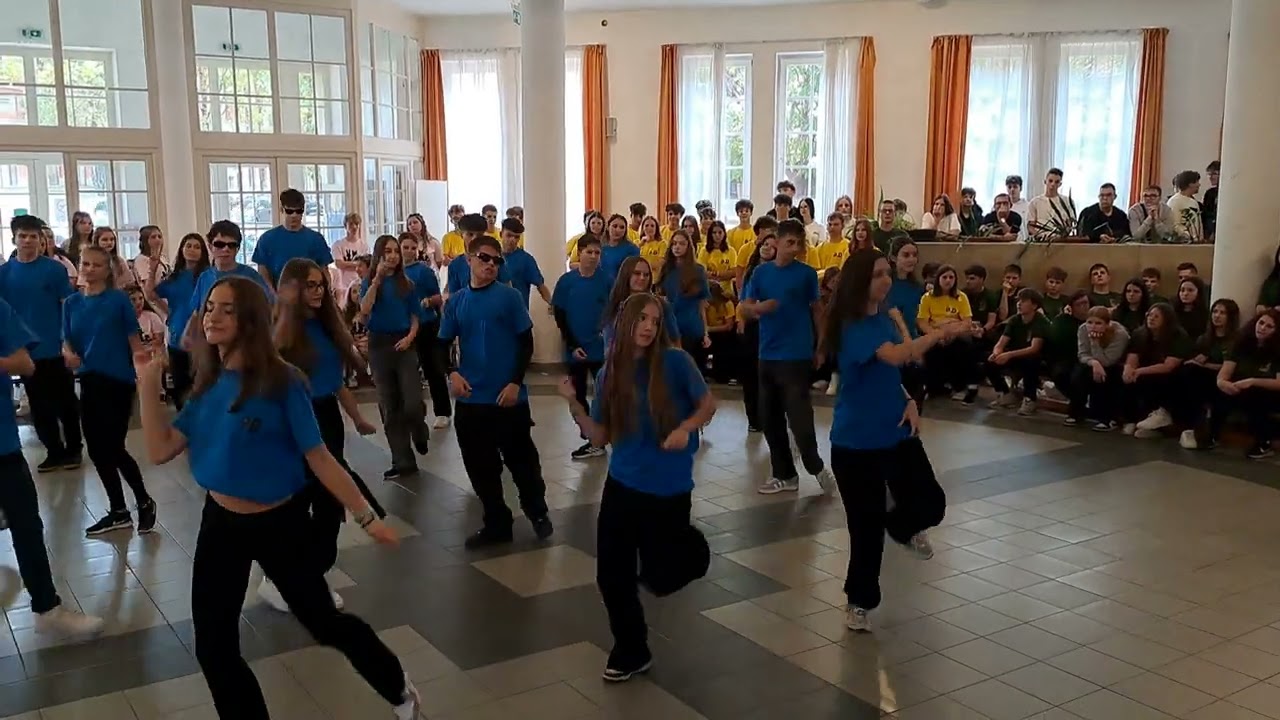 Közgé 9/B gólyatánc