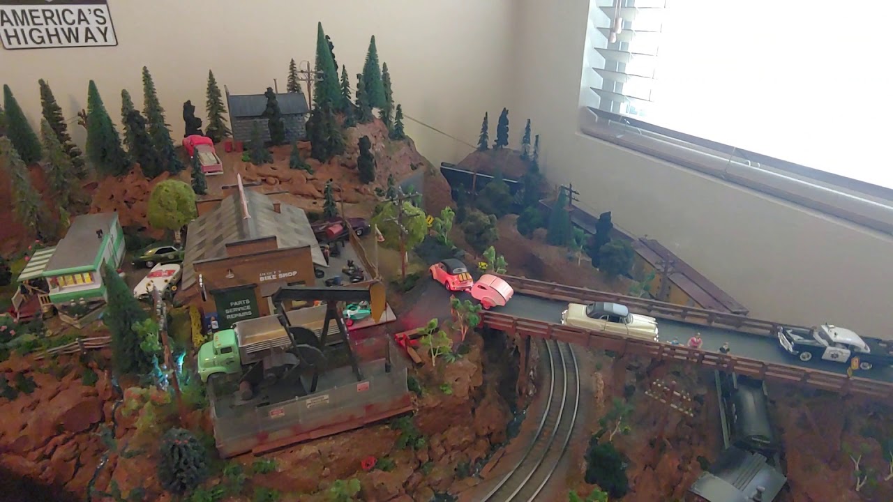 My small 4x6' O scale train layout. MTH  V-1000 PS3 ATSF.
