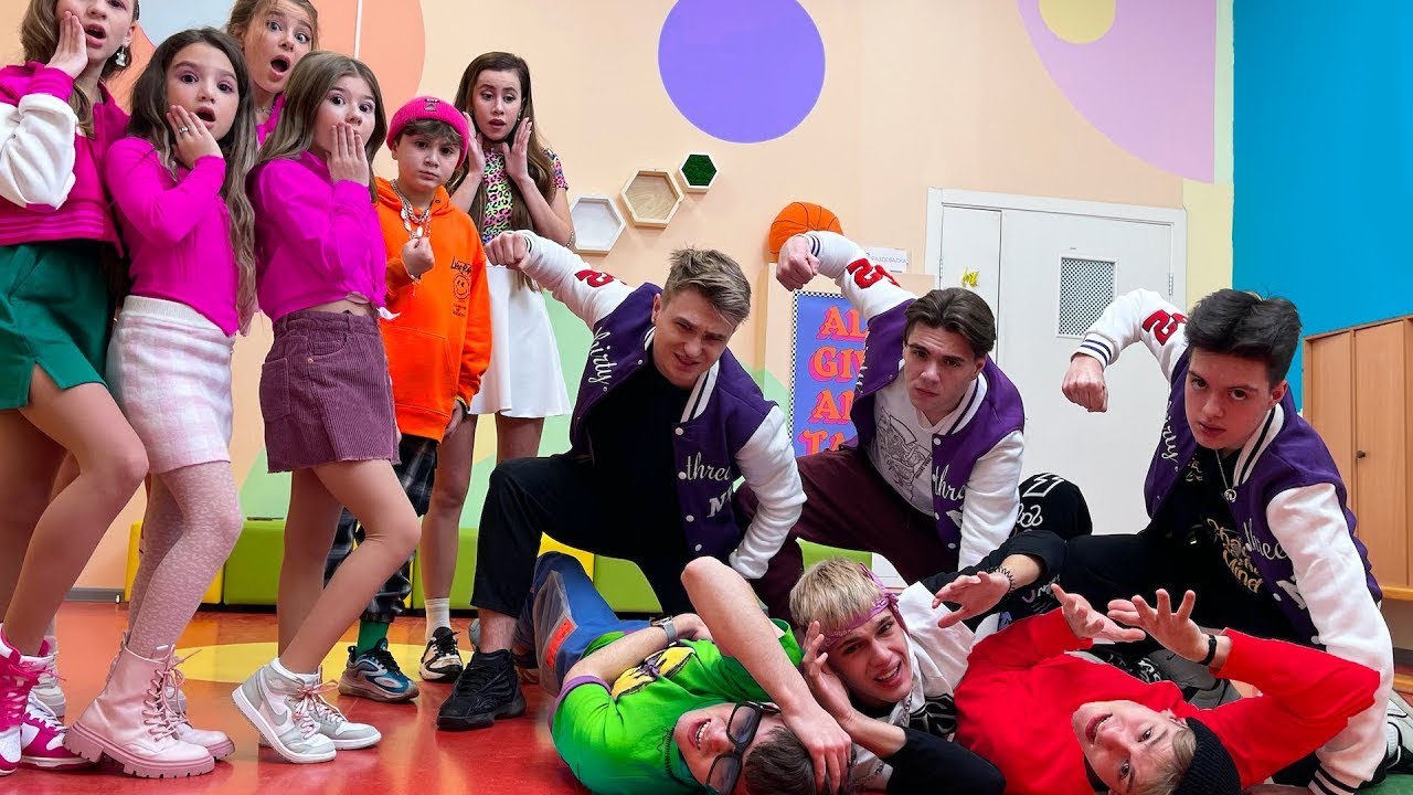 БИЙКА В КАМПУСА ЗА МОМИЧЕТА 😲 Кой ще спечели? / KiKiDo Campus Bulgarian