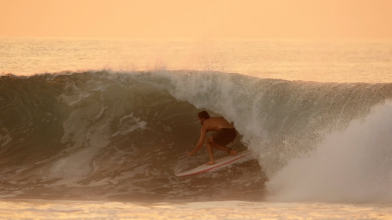 Surfing in Barra De La Cruz / Trevor Gordon