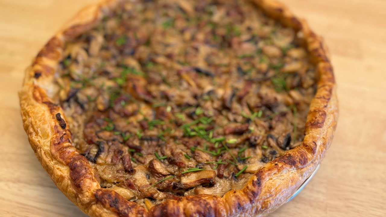 Tarte fine aux champignons et lardons/Thin tart with mushrooms and bacon