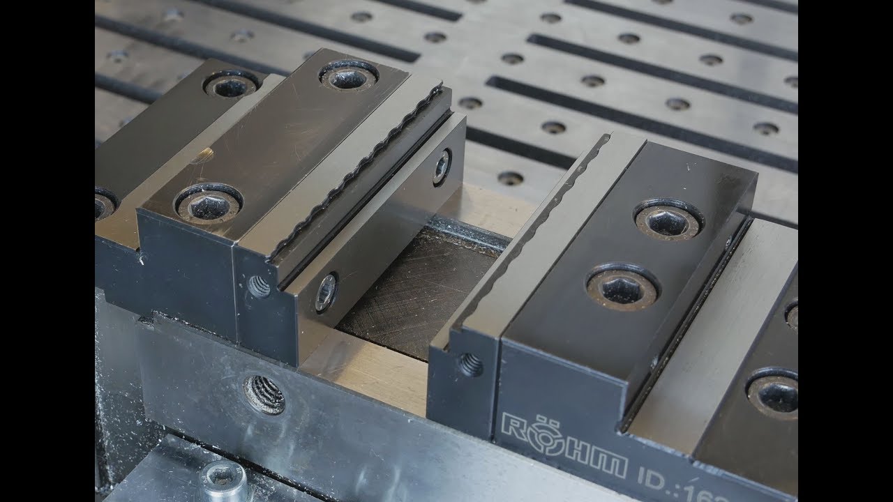 Die neuen Krallenbacken mit Doppelstufe für den Schraubstock