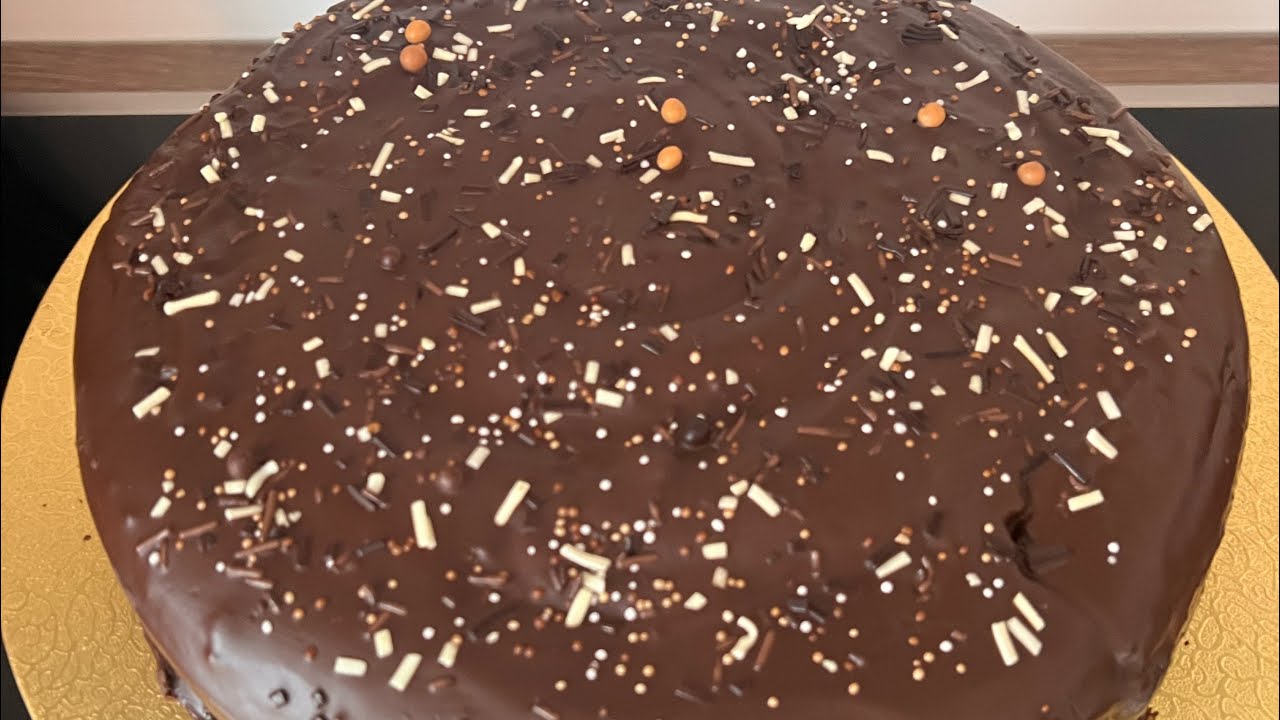 Schokoladenkuchen unglaublich saftig😍🍫