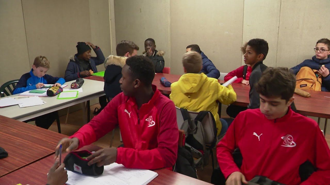 Laval: au club du Bourny travail scolaire et football vont de pair
