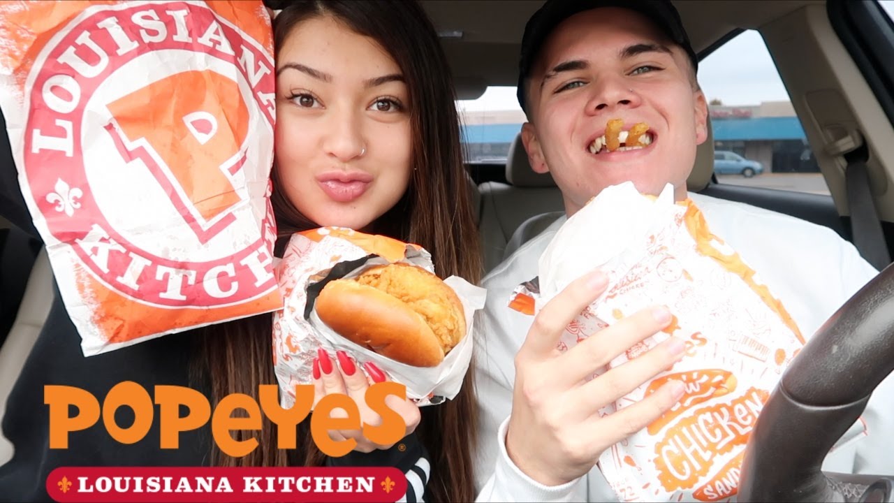 Trying the POPEYES CHICKEN SANDWICH **NEW**