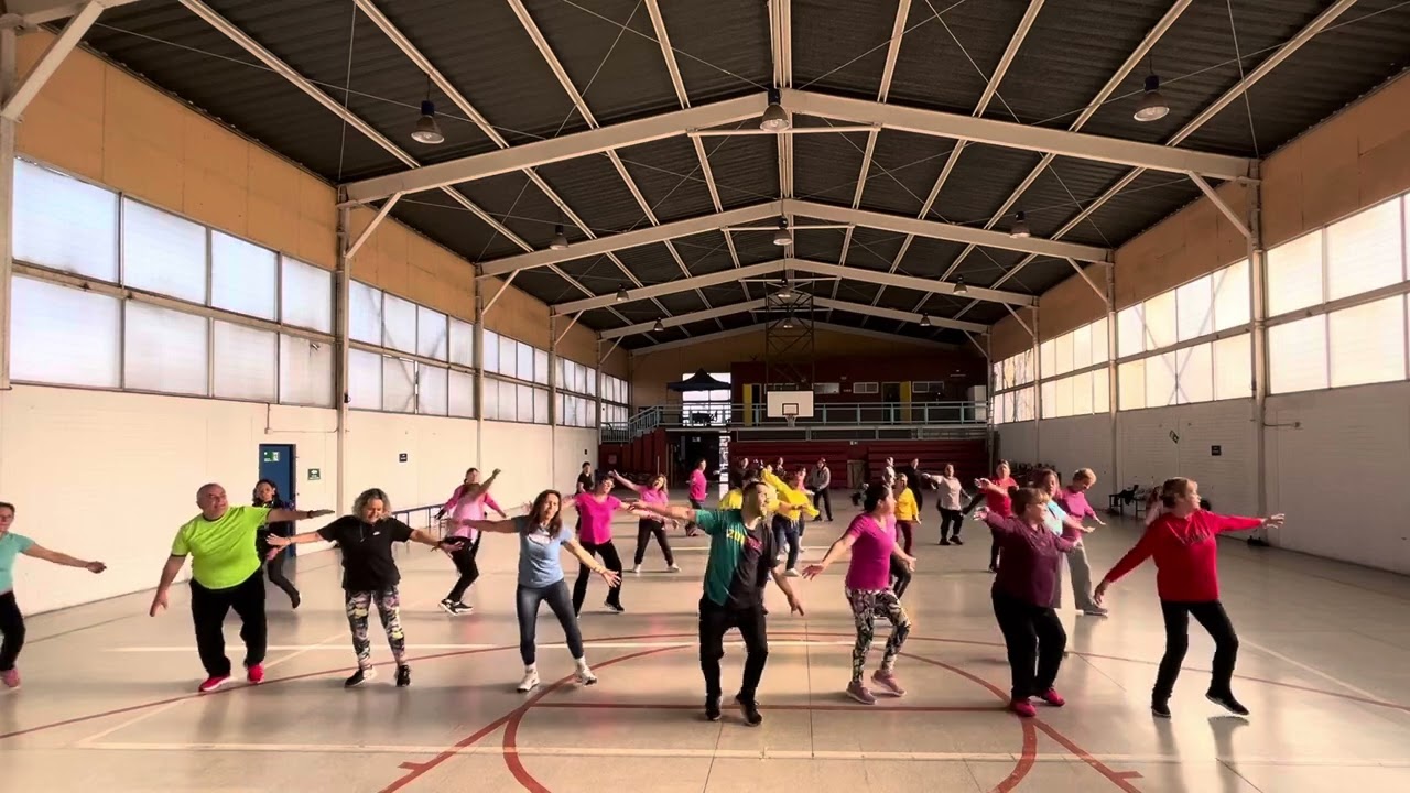 CUMBIA DE LOS TRAPOS / GIMNASIO LOS HÉROES