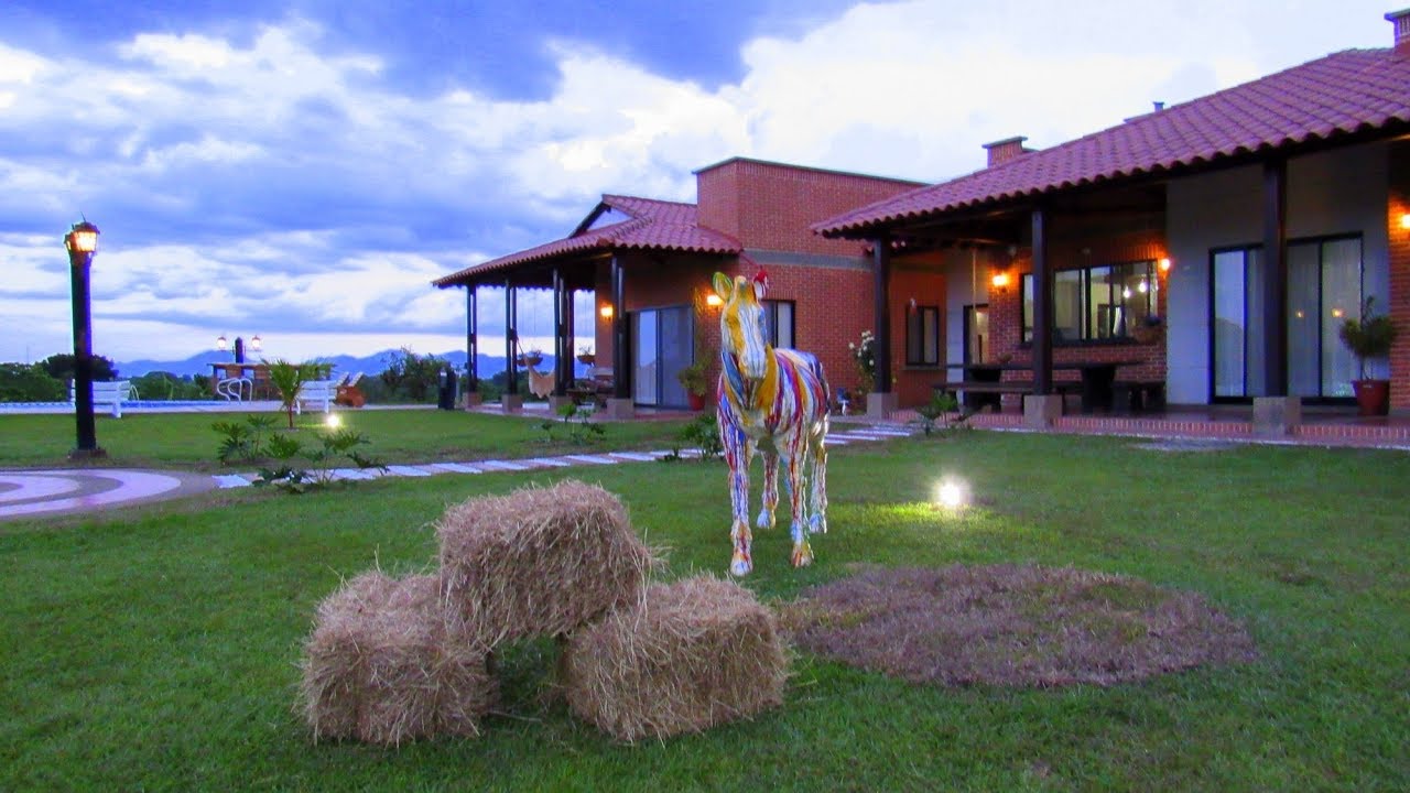 Extraordinaria casa campestre vía Alcala. Pereira - Colombia. Drone.