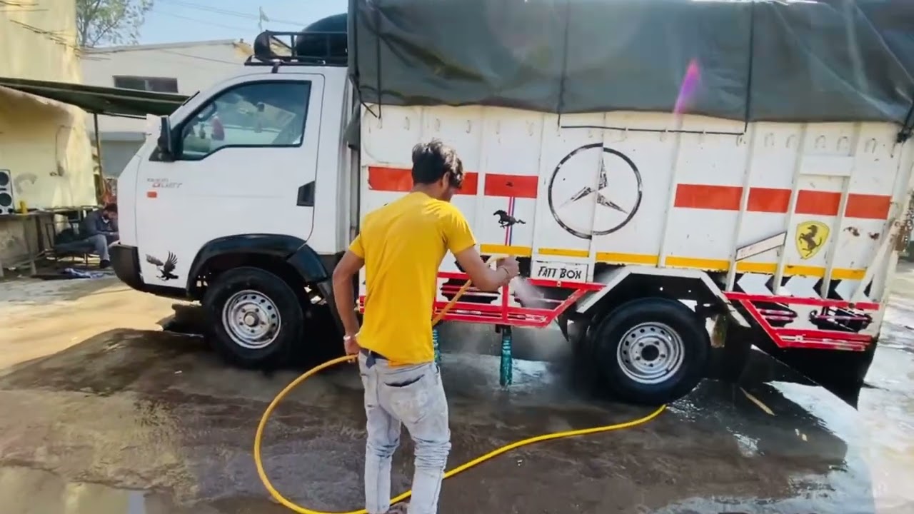 Aaj Karvai Gadi ki service 👌🙅‍♂️👍￼