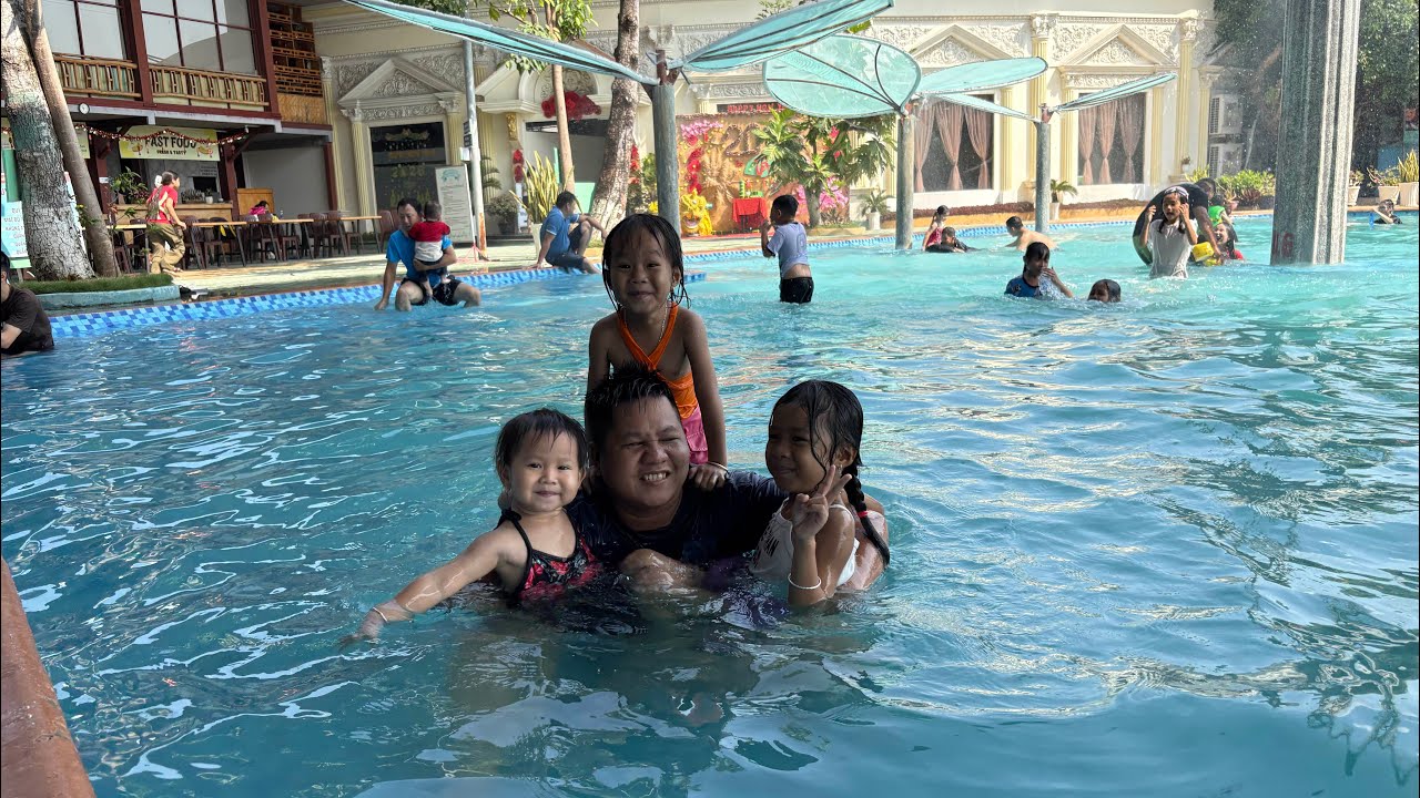 Chị Em Nhà Su| Tắm Hồ Bơi  Công Viên Nước Sao Vàng Long Xuyên Mùng 5Tết