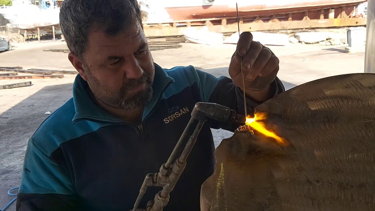 Gemi pervanesi tamiri,   Ship propeller repair.  Usta : Mehmet Cengiz