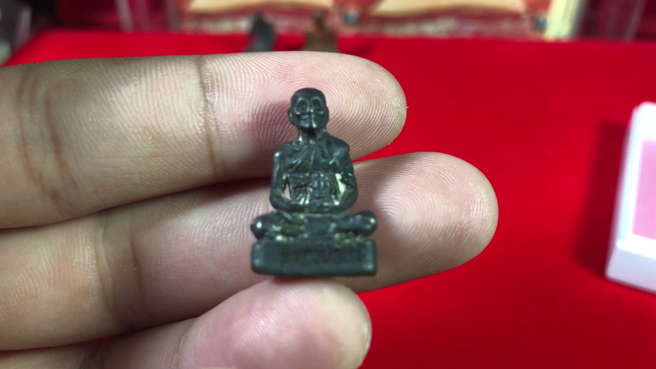 Thai Amulet Rooplor [Model] Lp Tae Wat SamNgam BE2516 by Turk Banpong .