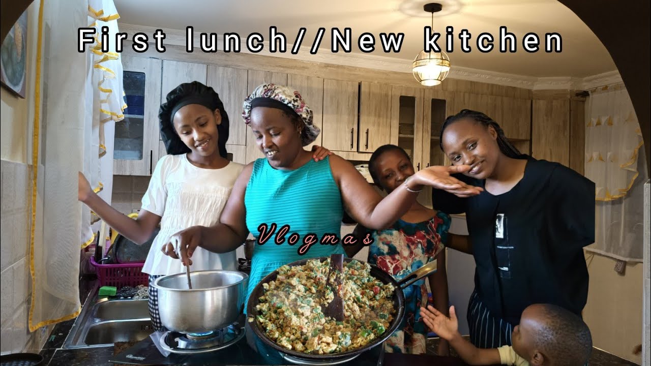 🔥OUR FIRST SCRAMBLED EGGS IN THE NEW KITCHEN! 🎄🍳 SIMPLE LUNCH