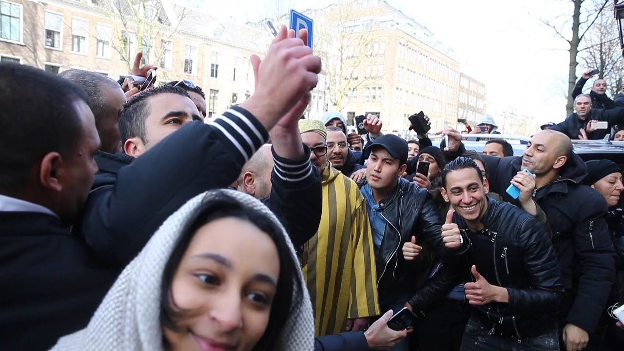 Chaotische taferelen bij vertrek Mohammed VI in Amsterdam  الملك محمد السادس في أمستردام