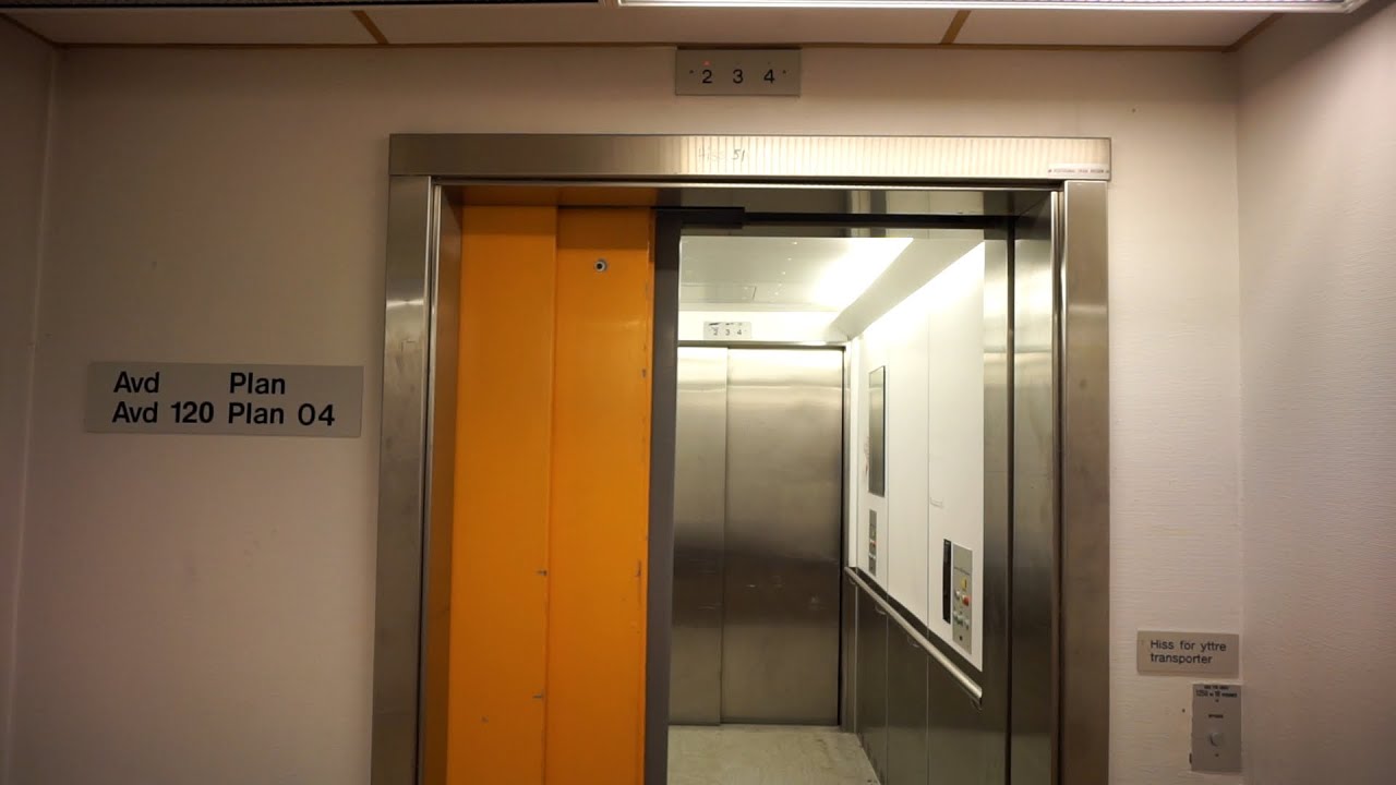 1980s KONE hydraulic bedsize elevator @ Hospital, Gävle, Sweden