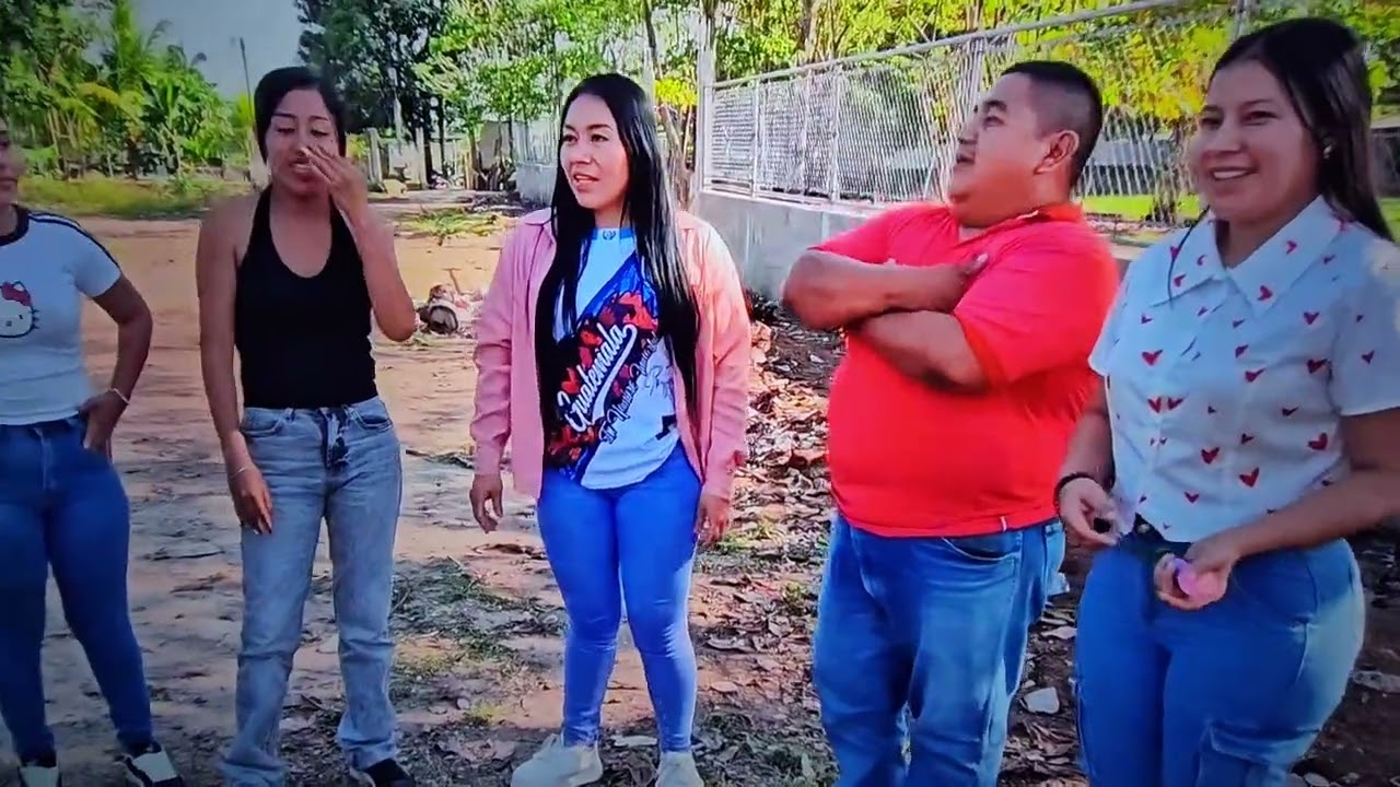El Tío 4rruino el carro de Romario hoy si regańo a yassi agarro el carro y lo fue 4ccidtar 