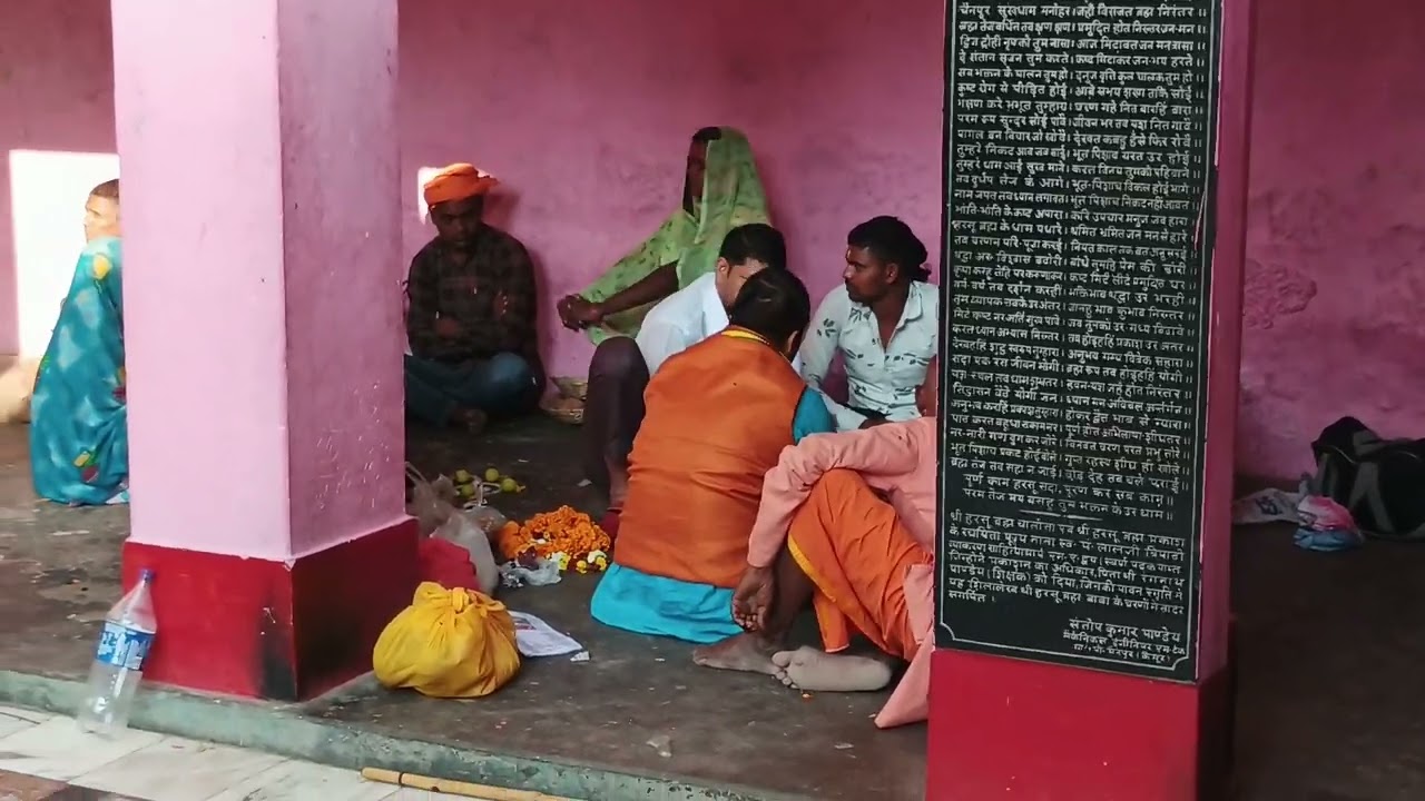 श्री हरसू ब्रह्म महाराज जी का बहुत बड़ा मंदिर है यहां लोग कैसा भी समस्या हो यहां निदानहोता है