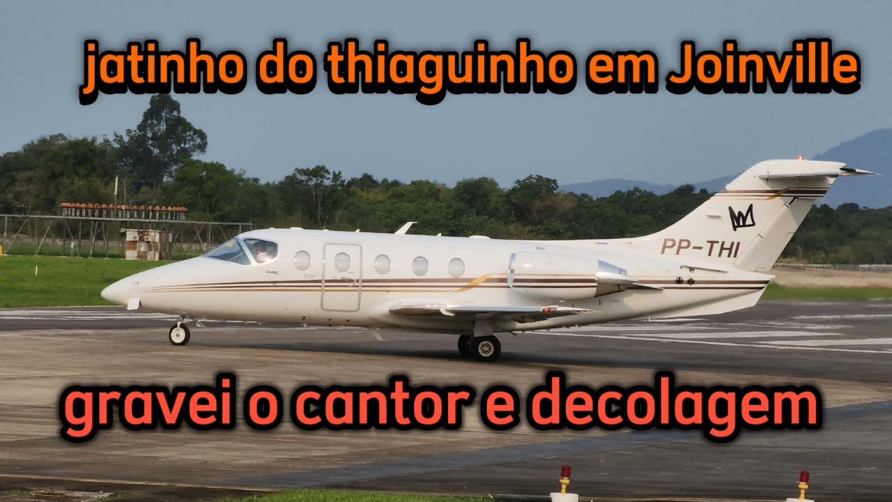 cantor thiaguinho embarcando aeroporto  Joinville decolagem jatinho hawker beechcraft 400xp pp-thi
