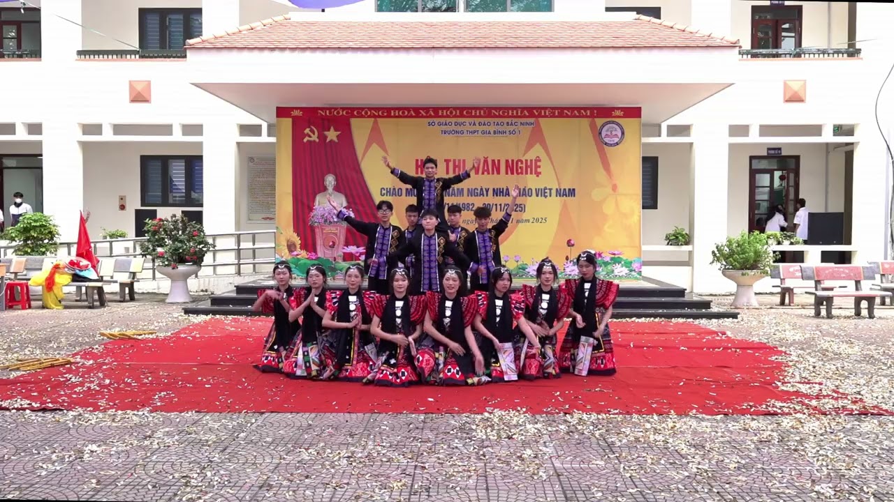 Múa Mashup Chiếc khăn piêu - 11A12 - Trường THPT Gia Bình số 1