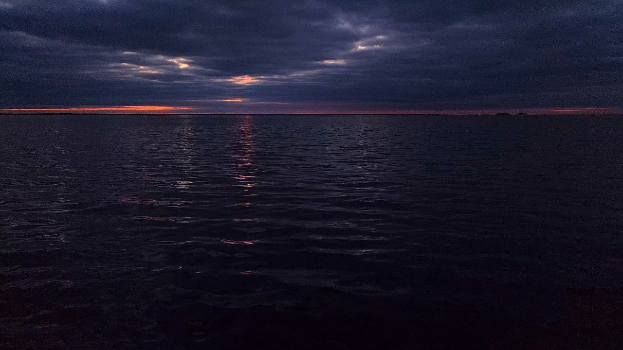 🎧💤 Lake Water Sounds to Lull You to Sleep - Beautiful Cloudy Sunset - Fade to Black